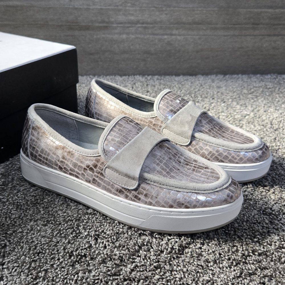 Donald Pliner Richie-Ag Sneaker In Platinum Antique Metallic Crocco NEW size 6.5
